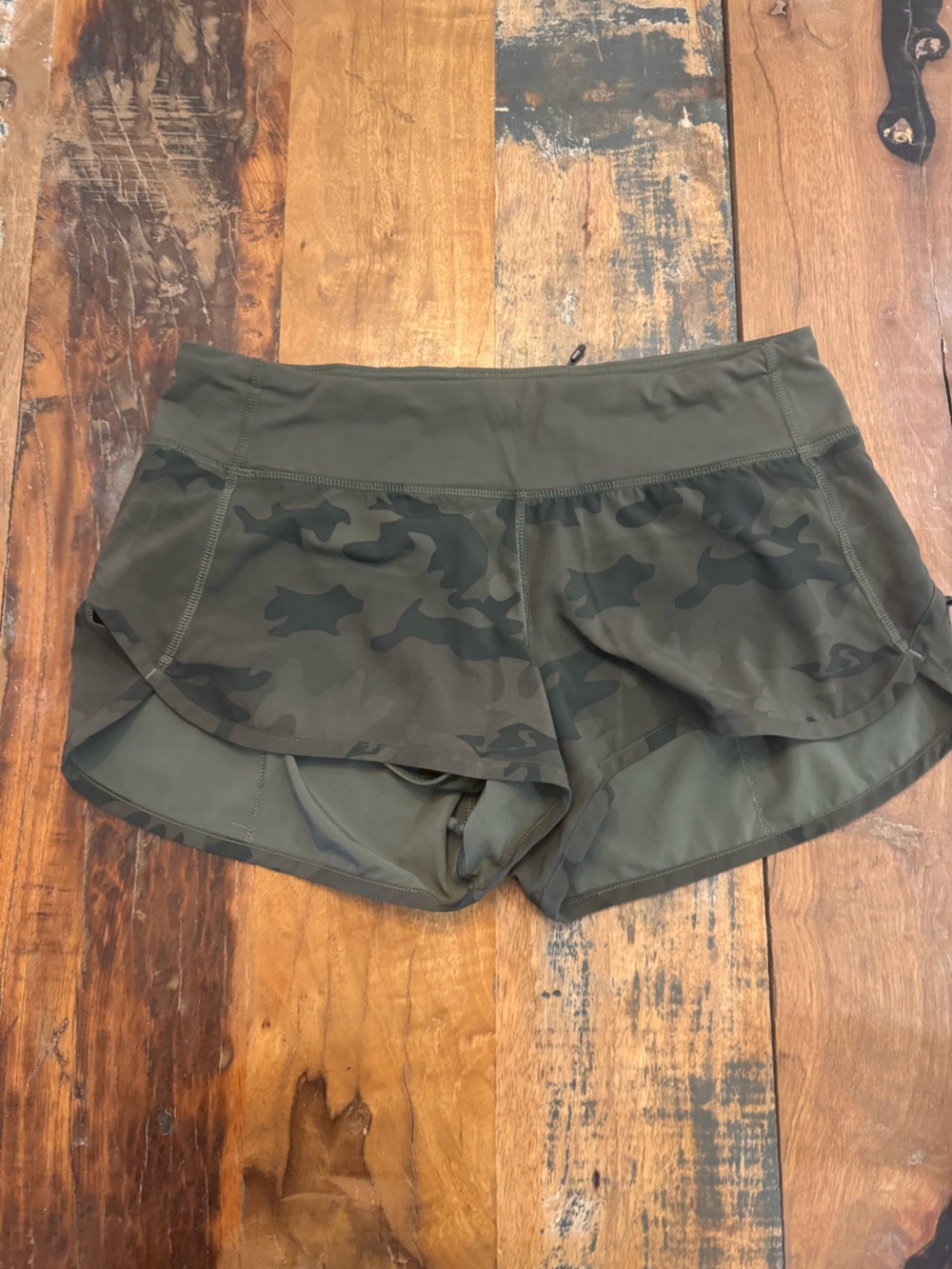 Lululemon original speed Shorts- olive green Camo
